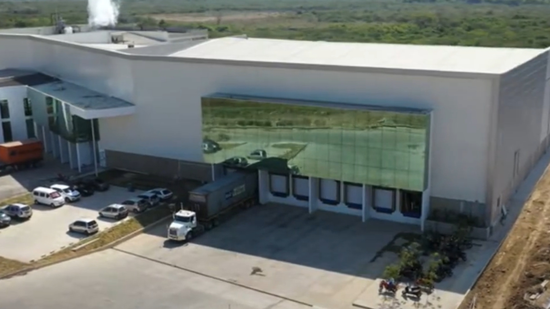3. Suministro, instalación y mantenimiento de diferentes especificaciones de Fachada